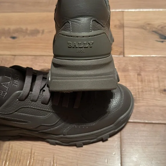 Bally Grey Leather sneakers